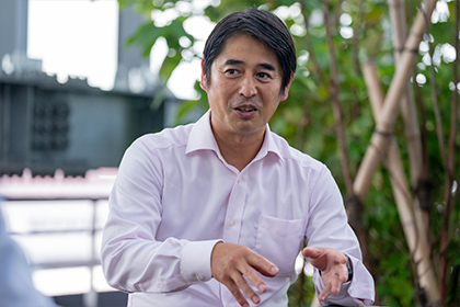 写真:グループ広報担当執行役員 谷垣浩司